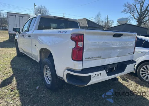 2021 Chevrolet Silverado 1500 4Wd Standard Bed Custom z USA, uszkodzony, nr VIN 1GCRYBEH8MZ102769